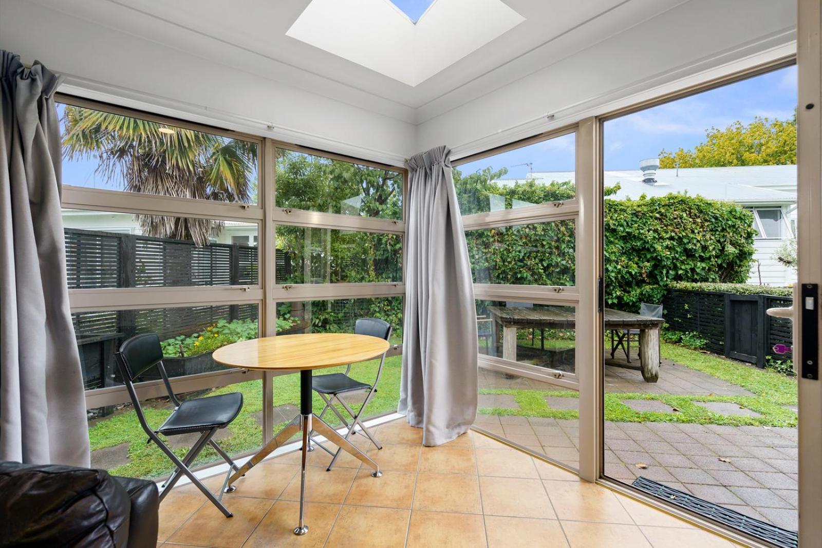 Sunny, Quiet, 2-Bedroom Unit In Fabulous Location! เคมบริดจ์ ภายนอก รูปภาพ
